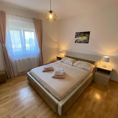 Zuki Apartment Pirovac