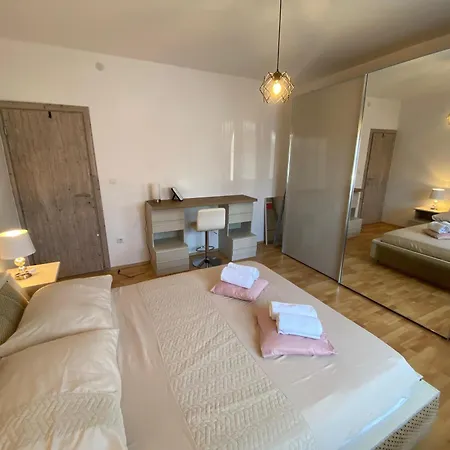 Apartment Zuki *