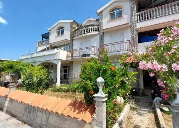 아파트 Zuki 피로바츠