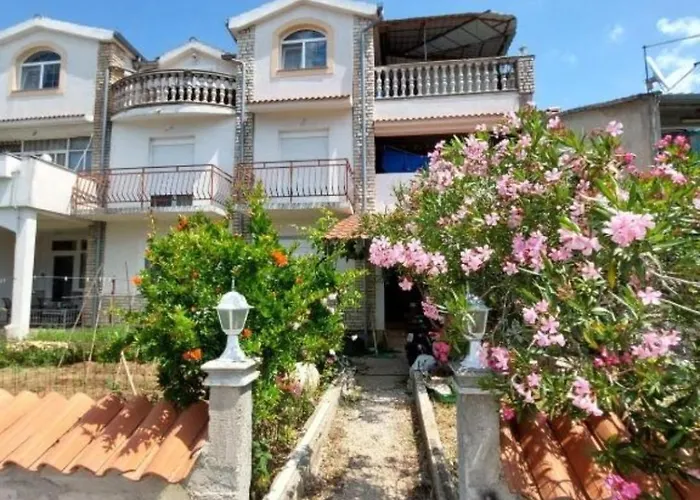 Zuki 아파트 피로바츠