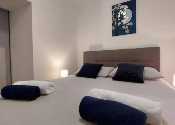 Zuki 아파트 피로바츠