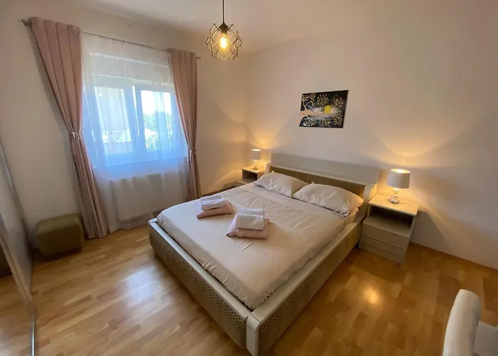 Zuki 아파트 피로바츠